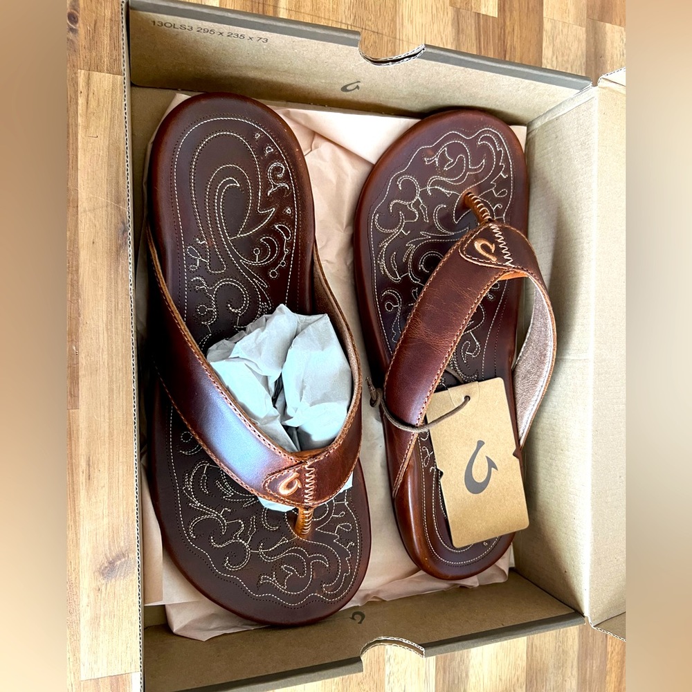 Brand New Men OluKai Mekila in Natural (brown). Size 10
